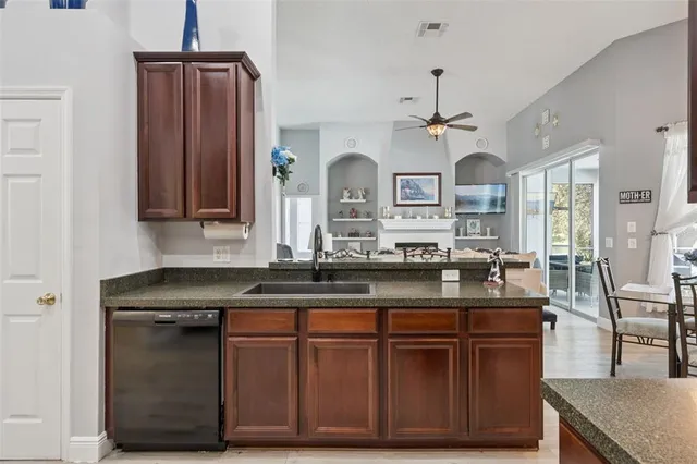 $675,000 | 529 Johns Landing Way, Oakland, FL 34787