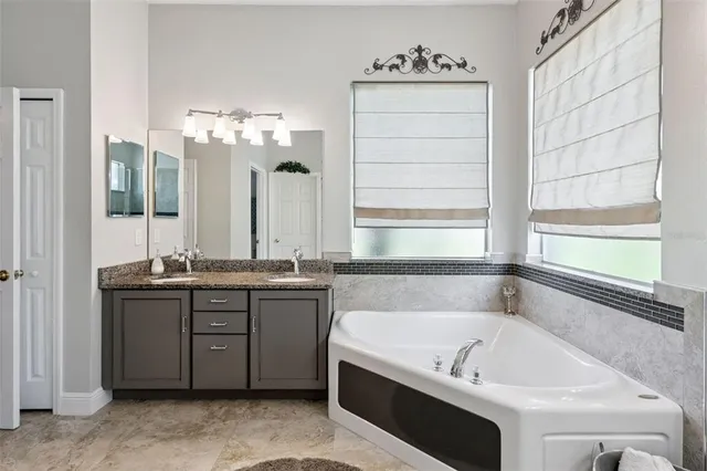 $675,000 | 529 Johns Landing Way, Oakland, FL 34787