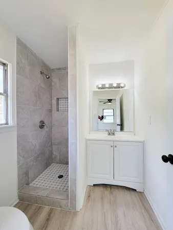 $2,050 | 301 Cypress Street, Lake Jackson, TX 77566