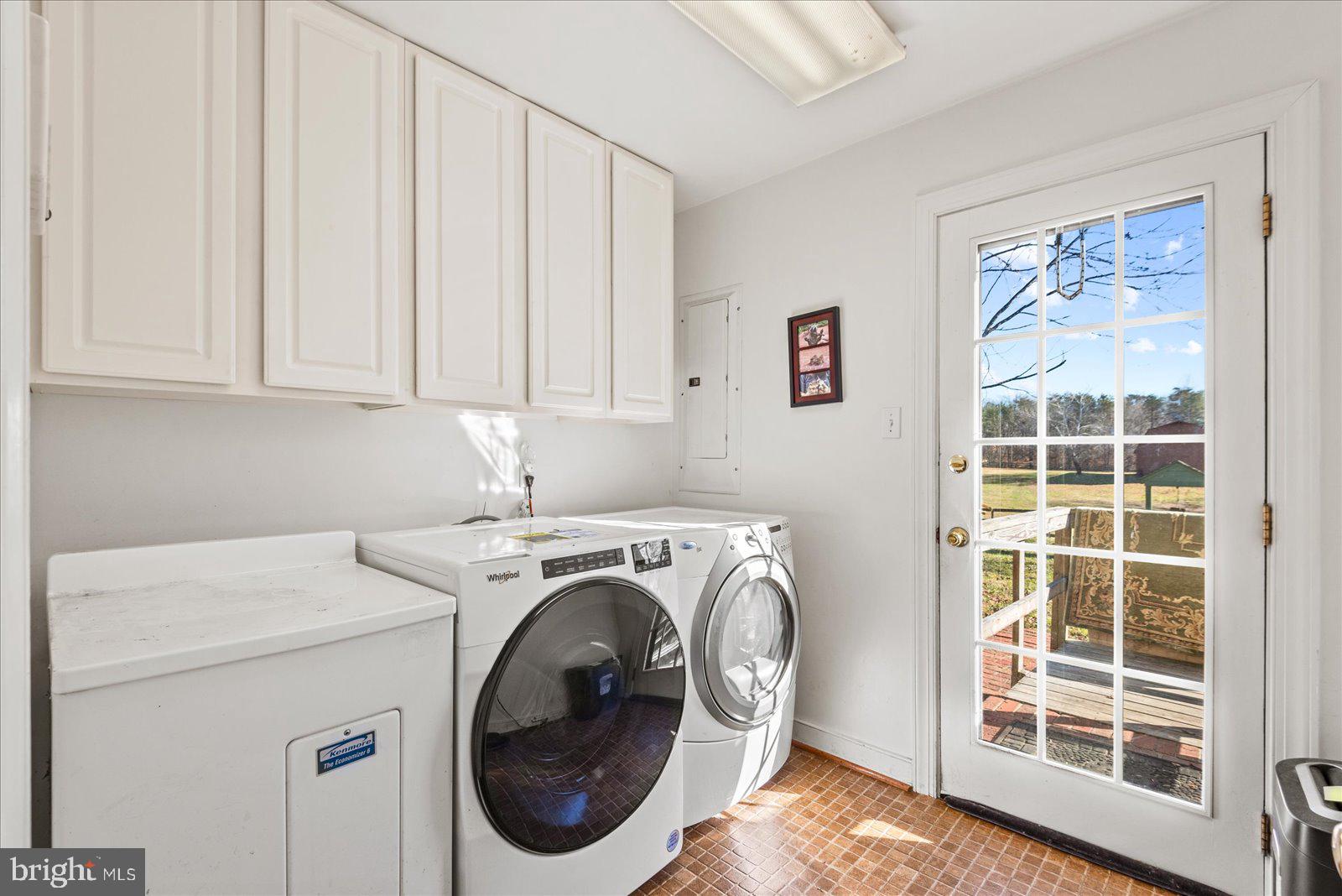 316 Copper Line Road Bumpass, VA 23024 - Photo 54 of 77 Laundry/Mud Room