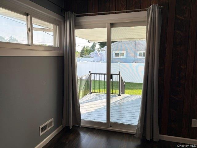 266 Central Park Road Plainview, NY 11803 - Photo 12 of 22