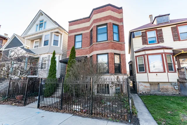 $995,000 | 4612 North Claremont Avenue, Chicago, IL 60625
