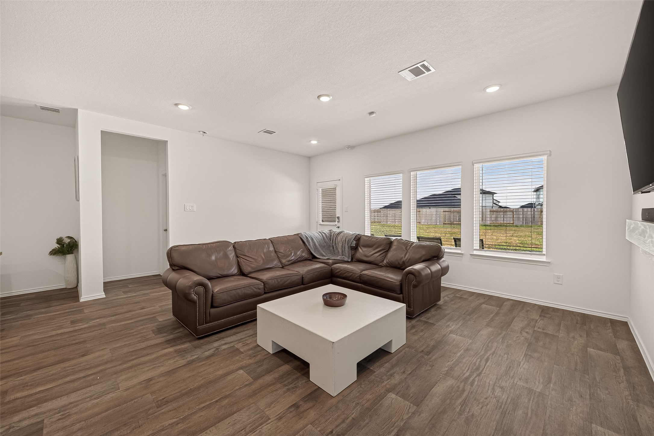 3611 Koop Loop Fulshear, TX 77423 - Photo 9 of 40 Gallery Image 9