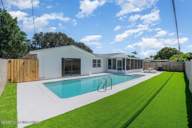 a view of a house with a backyard