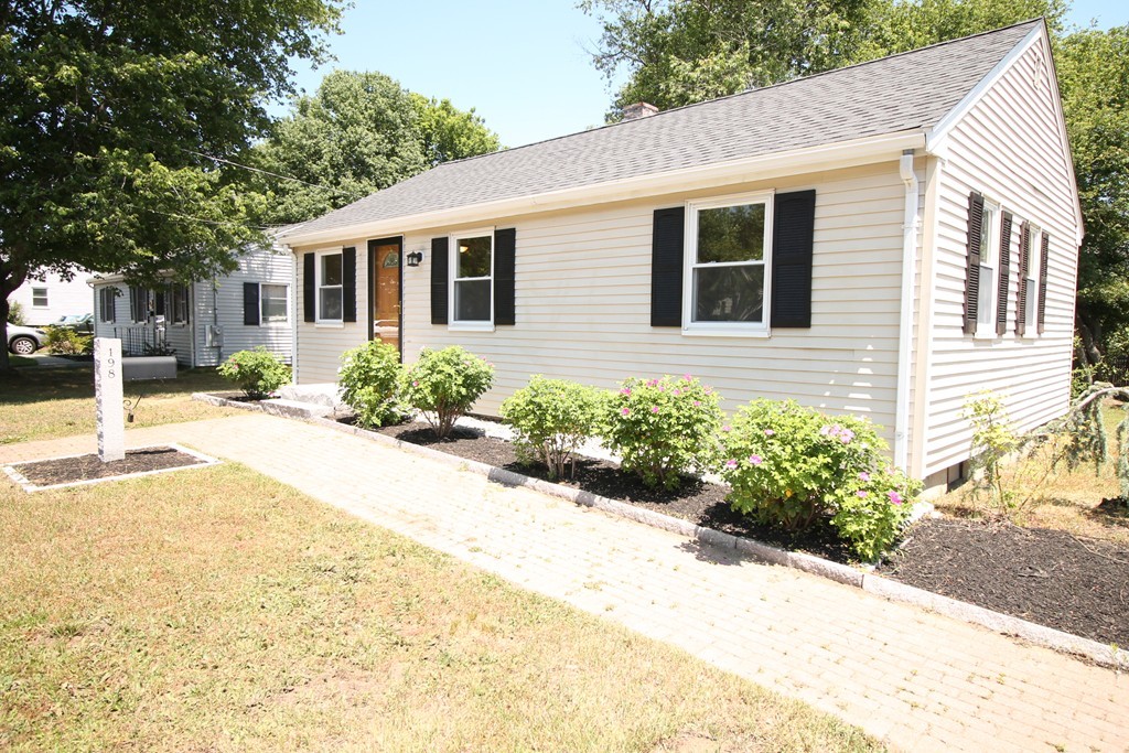 198 Levin Road Rockland, MA 02370 - Photo 4 of 15 Gallery Image 4
