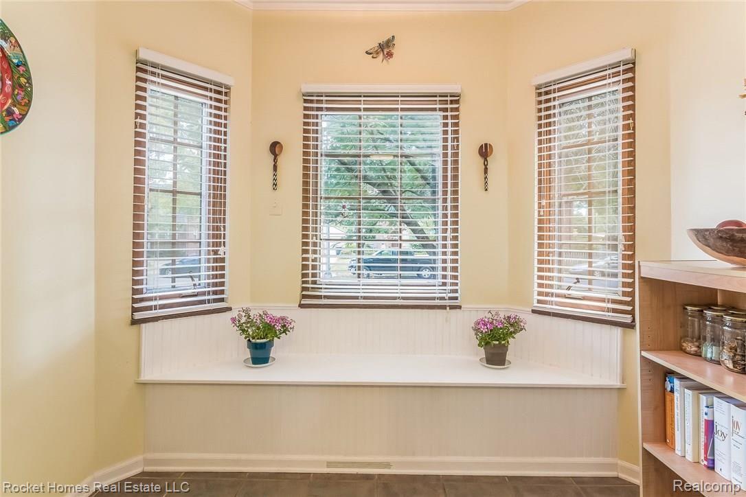 903 Fisher Road Grosse Pointe, MI 48230 - Photo 8 of 38 008-Breakfast_Nook-2942521-medium.jpg