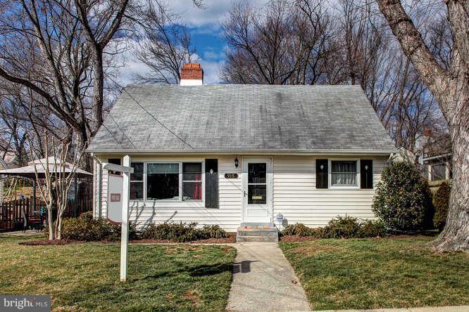 915 Robin Road Silver Spring, MD 20901 - Photo 1 of 29 Exterior (Front)