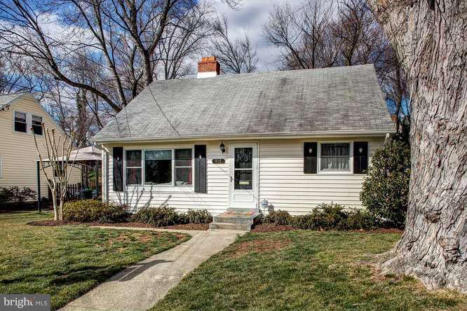 915 Robin Road Silver Spring, MD 20901 - Photo 2 of 29 Exterior (Front)