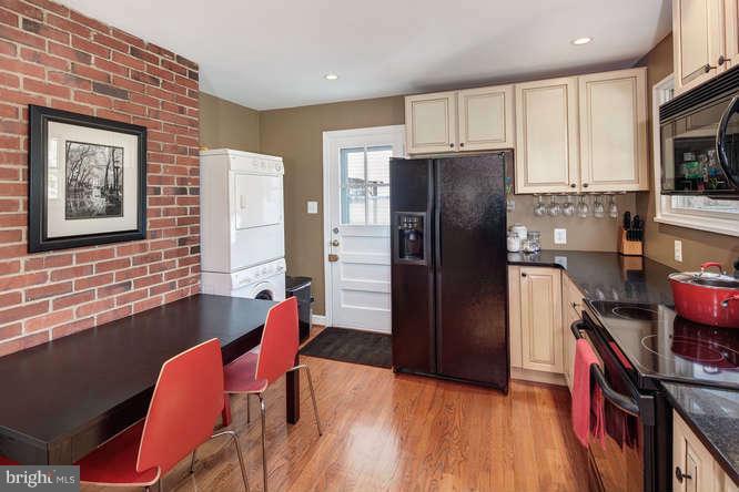 915 Robin Road Silver Spring, MD 20901 - Photo 11 of 29 Kitchen