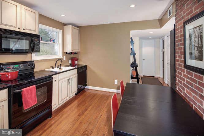 915 Robin Road Silver Spring, MD 20901 - Photo 12 of 29 Kitchen