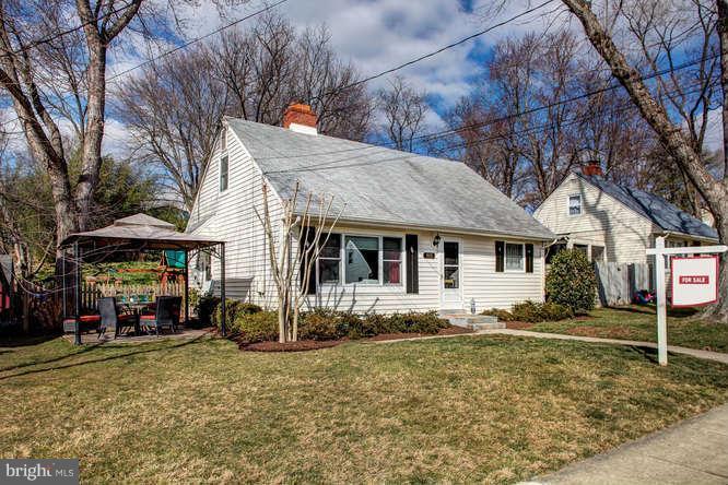 915 Robin Road Silver Spring, MD 20901 - Photo 3 of 29 Exterior (Front)