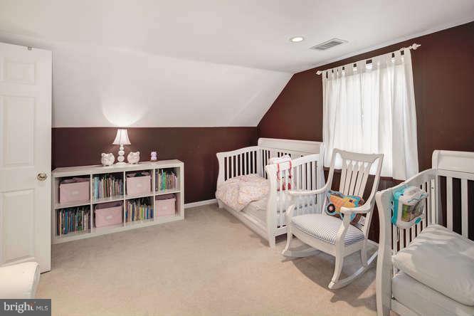 915 Robin Road Silver Spring, MD 20901 - Photo 23 of 29 Bedroom