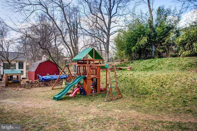915 Robin Road Silver Spring, MD 20901 - Photo 25 of 29 Exterior (Rear)