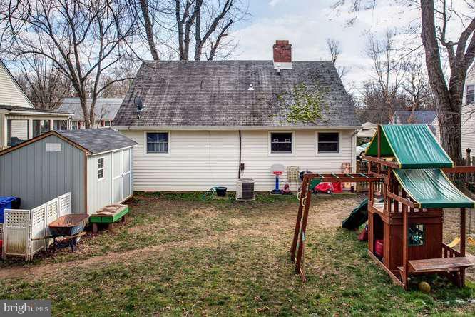 915 Robin Road Silver Spring, MD 20901 - Photo 26 of 29 Exterior (Rear)