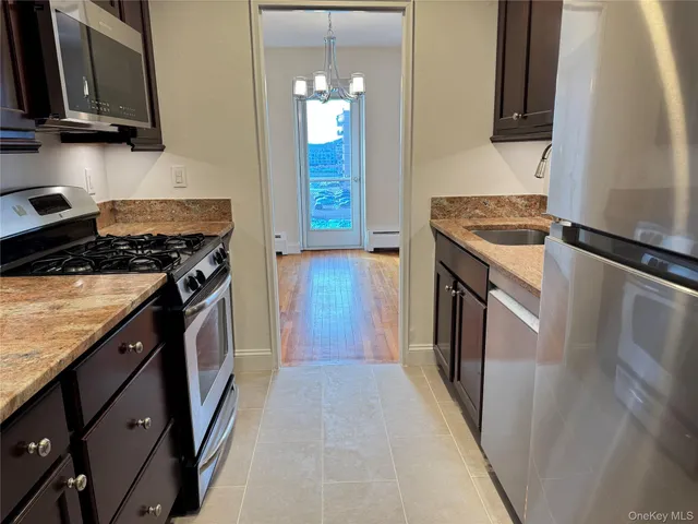 $3,500 | 103 Gedney Street, Unit 4M, Nyack, NY 10960