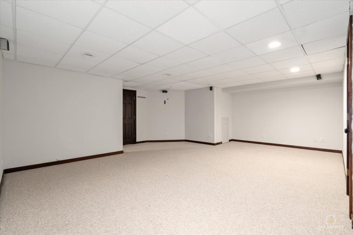 642 West Moreland Avenue Addison, IL 60101 - Photo 27 of 33