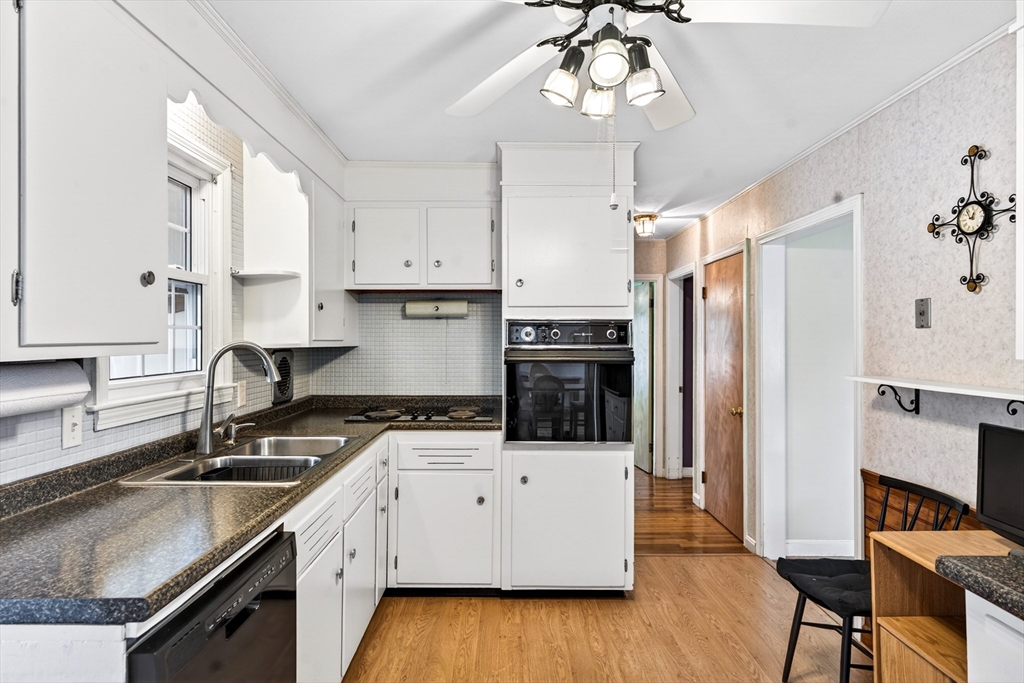13 Hamilton Road Northborough, MA 01532 - Photo 2 of 40 Gallery Image 2