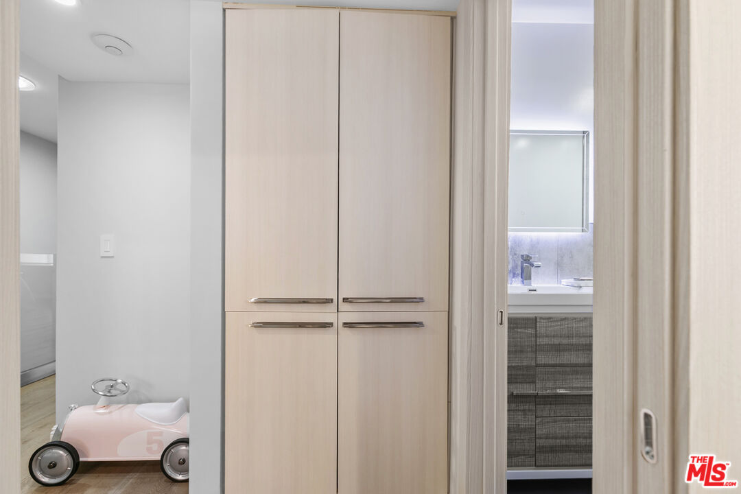 9772 Vía Roma Burbank, CA 91504 - Photo 28 of 44 a bathroom with a shower