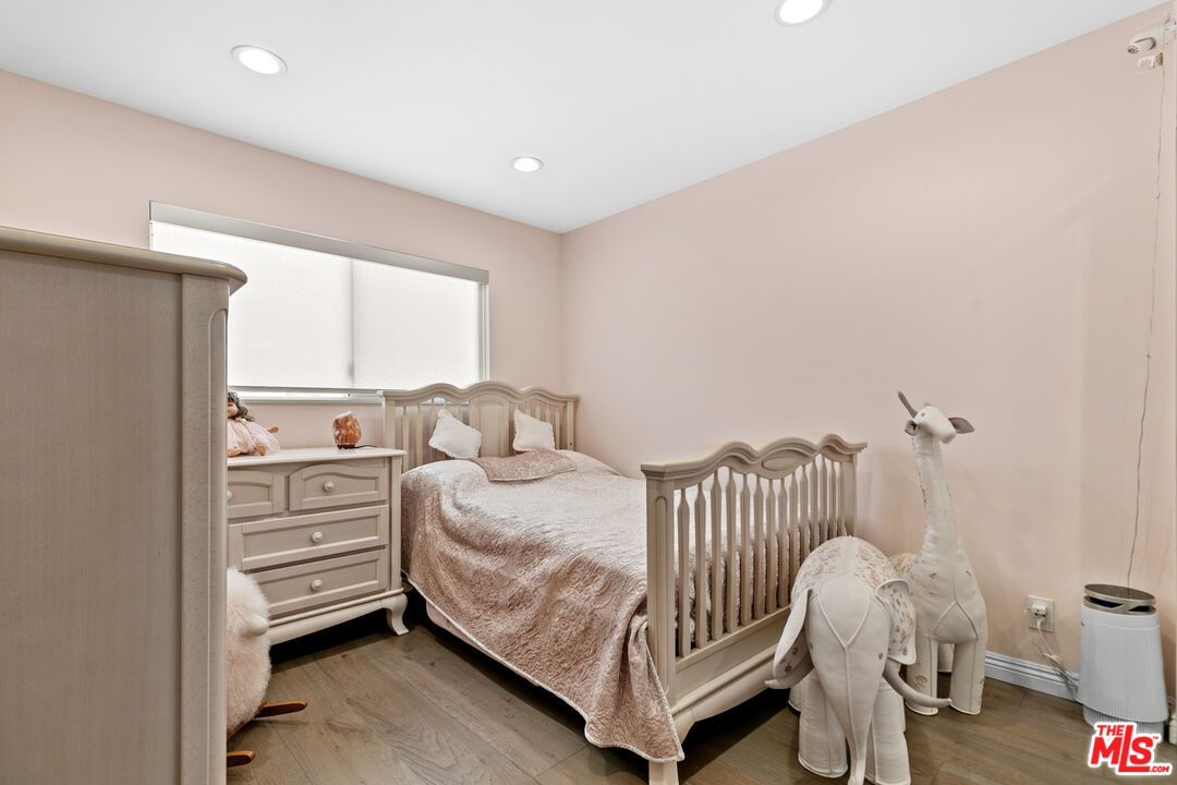 9772 Vía Roma Burbank, CA 91504 - Photo 29 of 44 a bedroom with a bed and a window