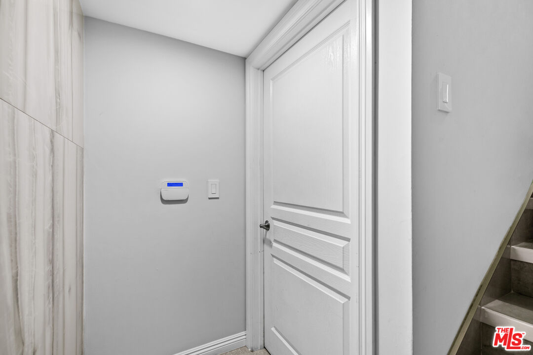 9772 Vía Roma Burbank, CA 91504 - Photo 32 of 44