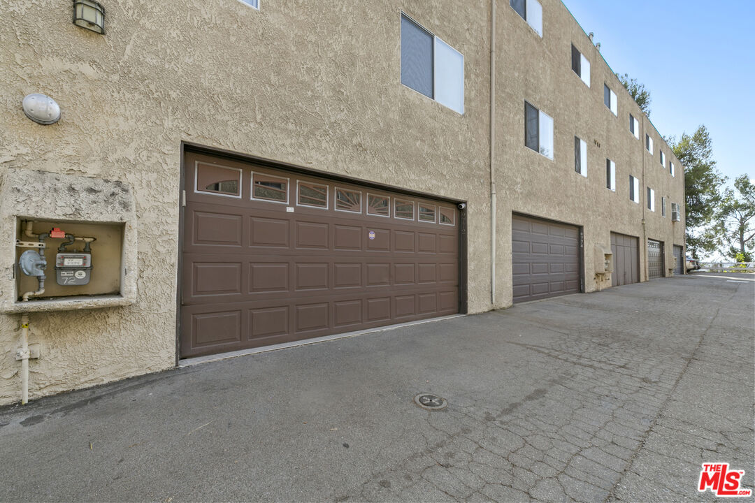9772 Vía Roma Burbank, CA 91504 - Photo 36 of 44 a view of front door of house