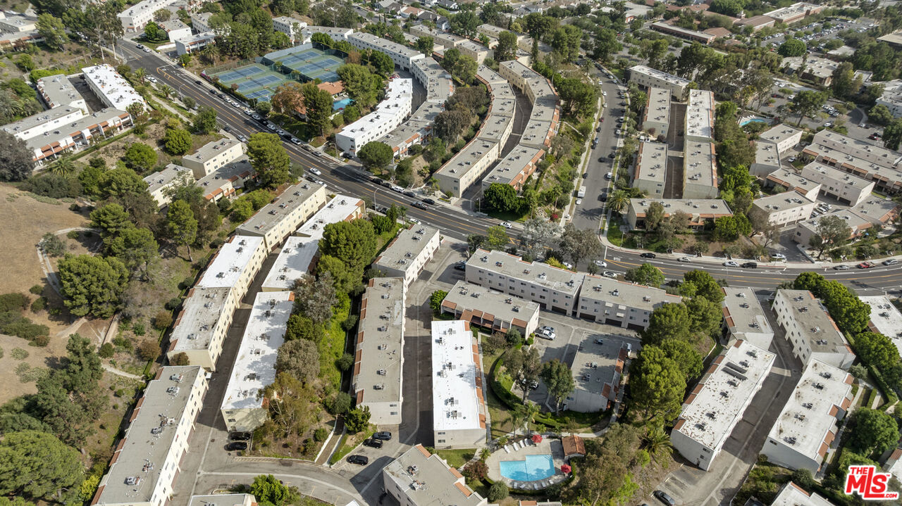 9772 Vía Roma Burbank, CA 91504 - Photo 38 of 44