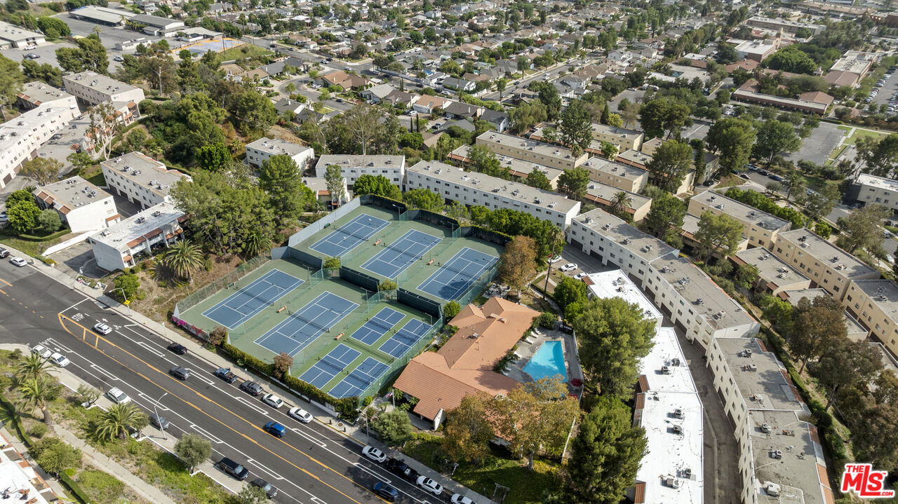 9772 Vía Roma Burbank, CA 91504 - Photo 39 of 44 an aerial view of a residential houses with outdoor space