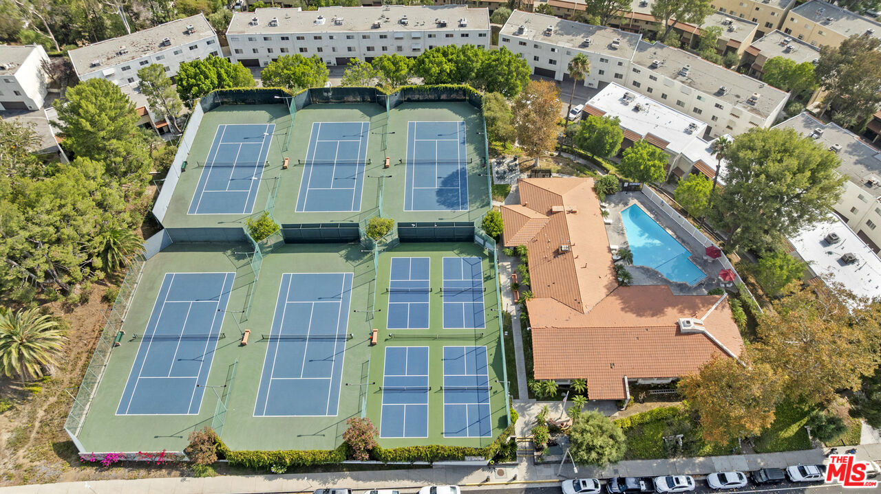 9772 Vía Roma Burbank, CA 91504 - Photo 40 of 44 front view of a building