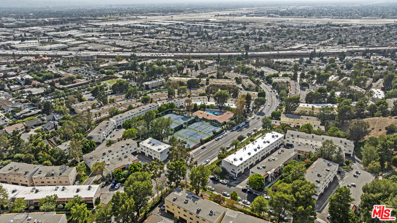 9772 Vía Roma Burbank, CA 91504 - Photo 44 of 44 an aerial view of a city