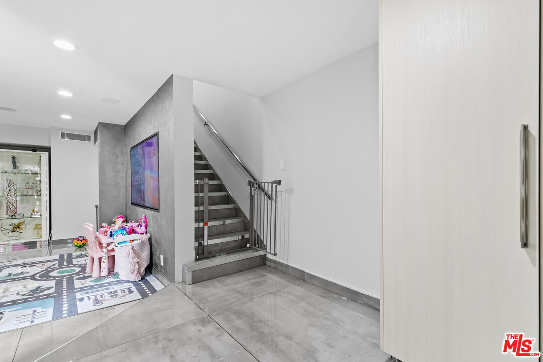 9772 Vía Roma Burbank, CA 91504 - Photo 5 of 44 a view of entryway with furniture