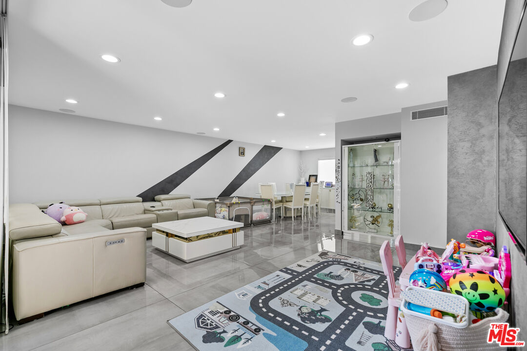 9772 Vía Roma Burbank, CA 91504 - Photo 6 of 44 a living room with furniture and a table