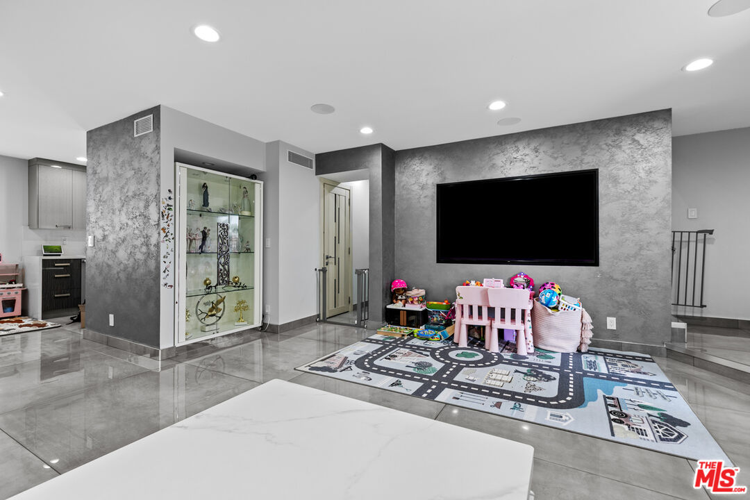 9772 Vía Roma Burbank, CA 91504 - Photo 8 of 44 a living room with furniture and a flat screen tv