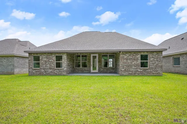 $293,900 | 18725 Seabiscuit Lane, Zachary, LA 70791