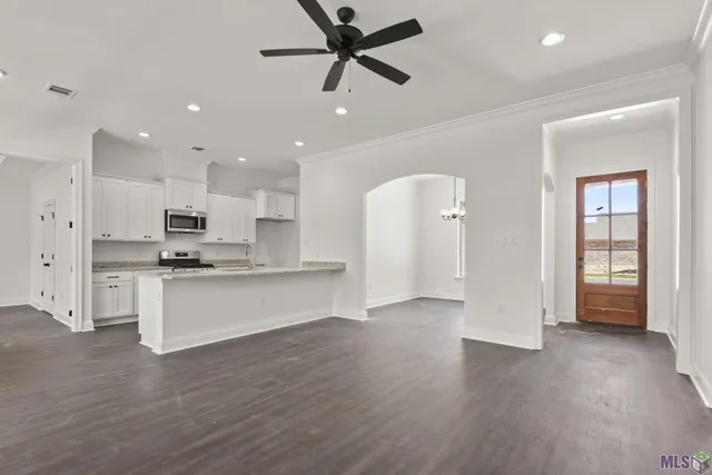 $293,900 | 18725 Seabiscuit Lane, Zachary, LA 70791