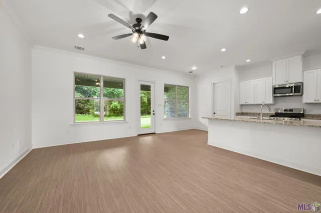 $293,900 | 18725 Seabiscuit Lane, Zachary, LA 70791