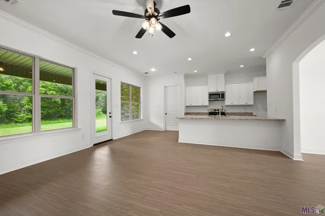 $293,900 | 18725 Seabiscuit Lane, Zachary, LA 70791