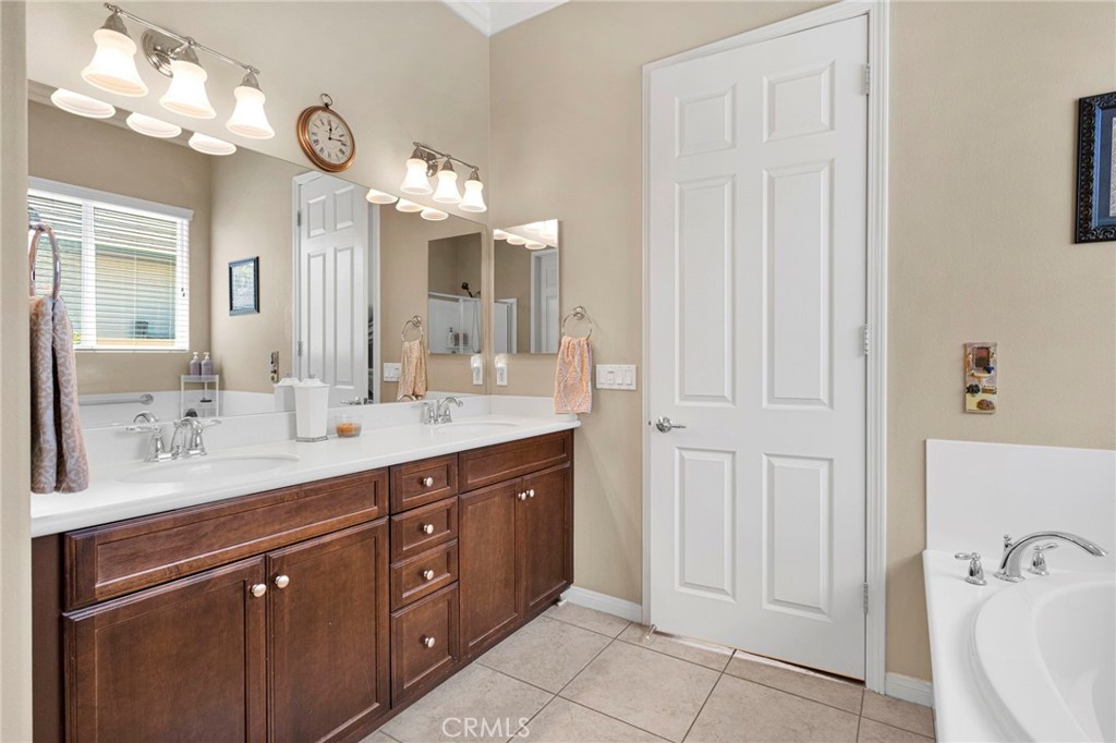 10397 Darby Road Apple Valley, CA 92308 - Photo 24 of 52 primary bathroom