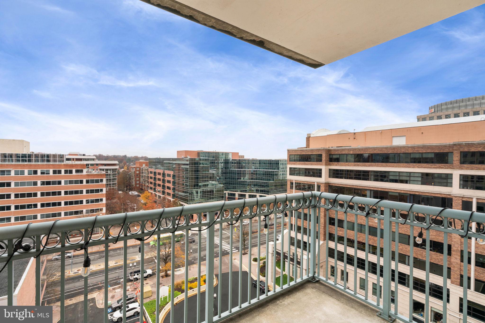 851 North Glebe Road, Unit 1011 Arlington, VA 22203 - Photo 18 of 41 a view of building with city view