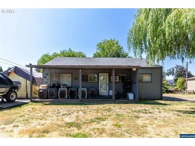 a house view with a outdoor space