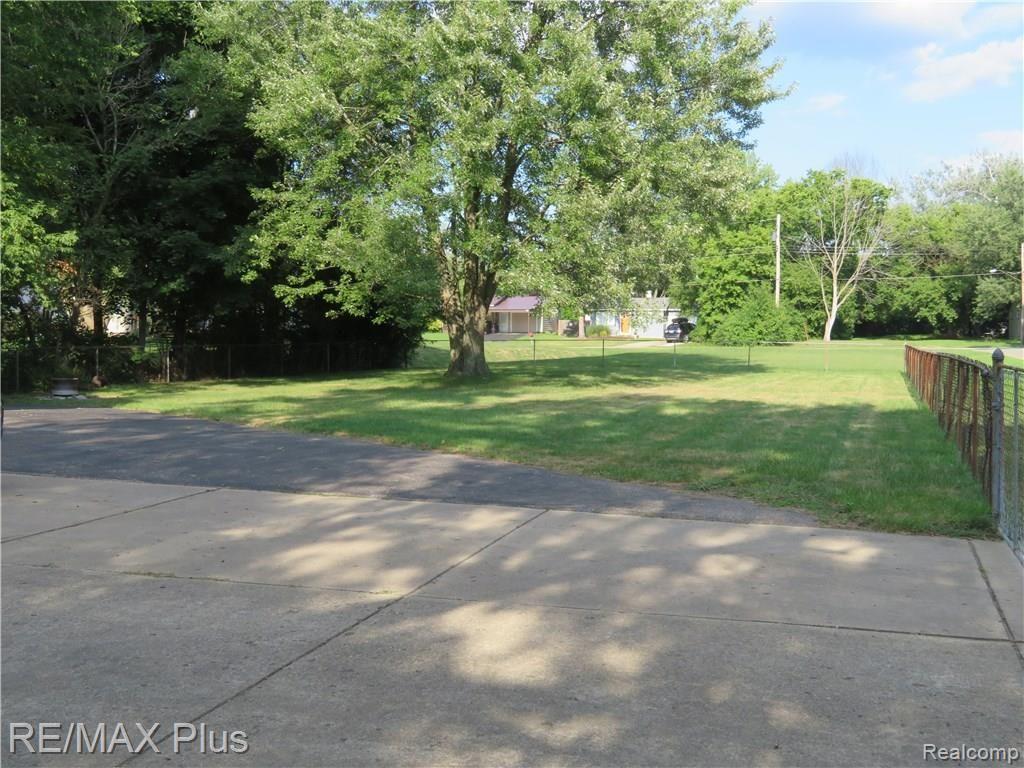 2151 Howe Road Burton, MI 48519 - Photo 28 of 30 IMG_1524.JPG