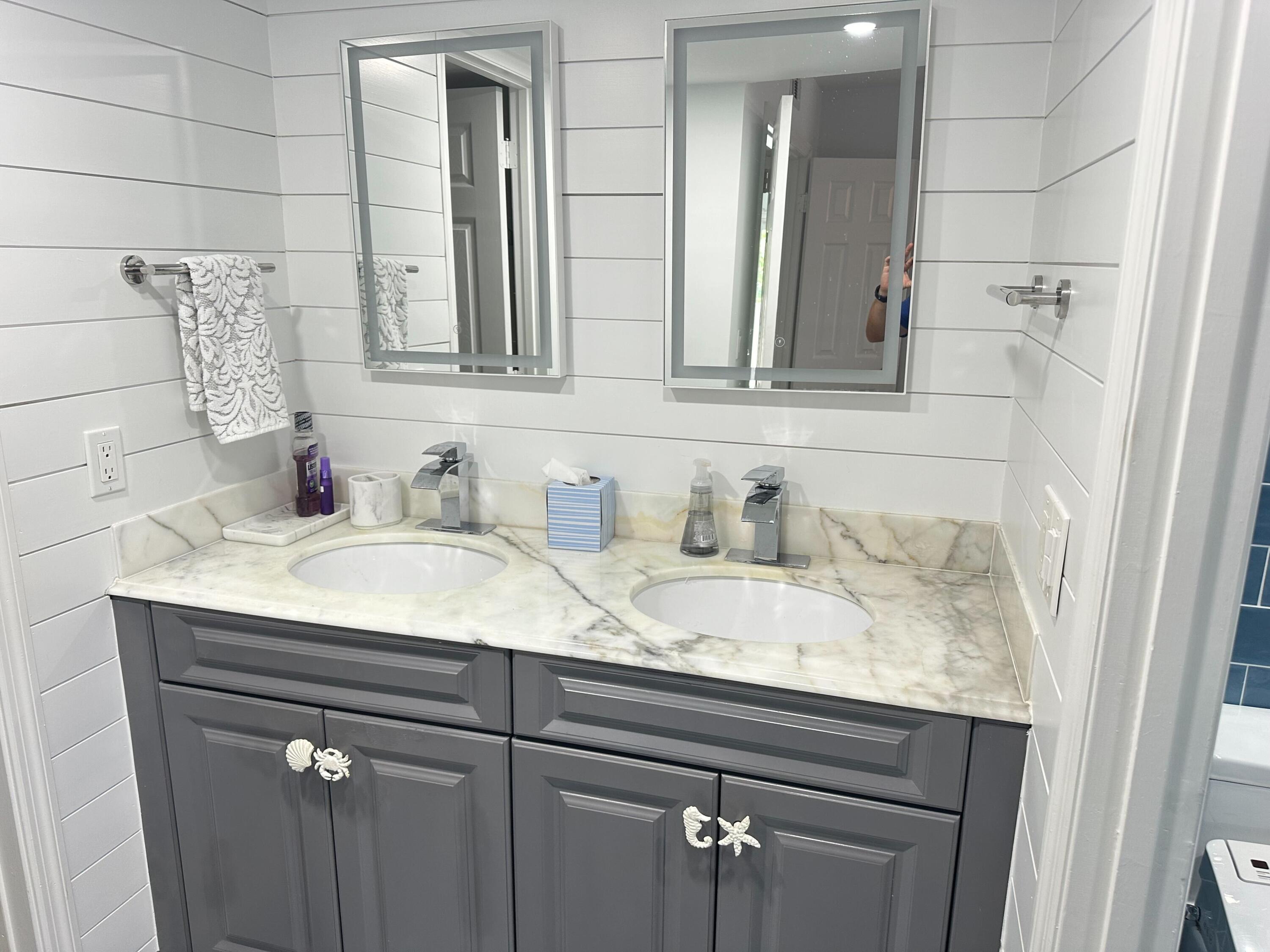 237 Seabreeze Circle Jupiter, FL 33477 - Photo 17 of 20 Primary Bath