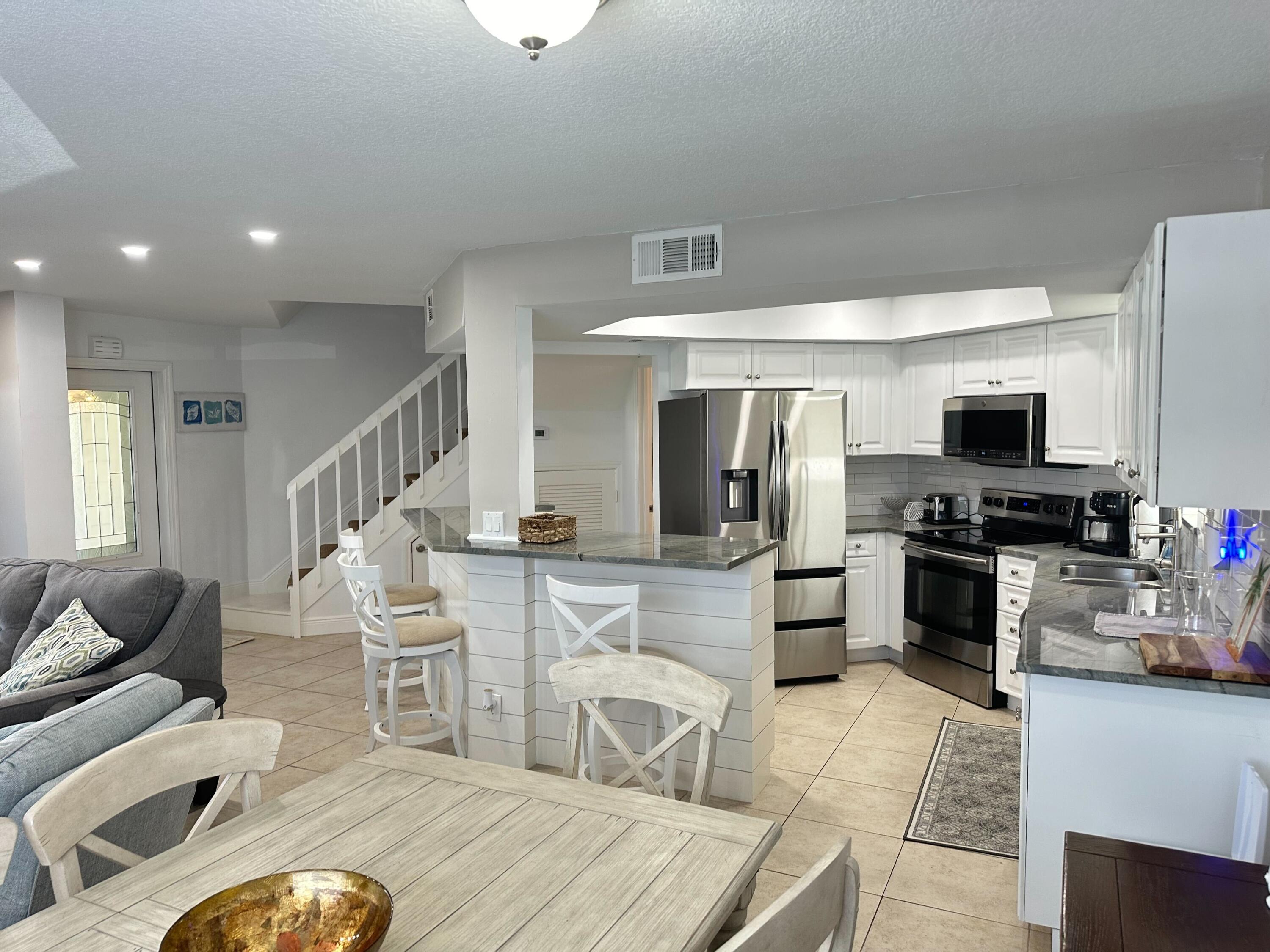 237 Seabreeze Circle Jupiter, FL 33477 - Photo 6 of 20 Living 3