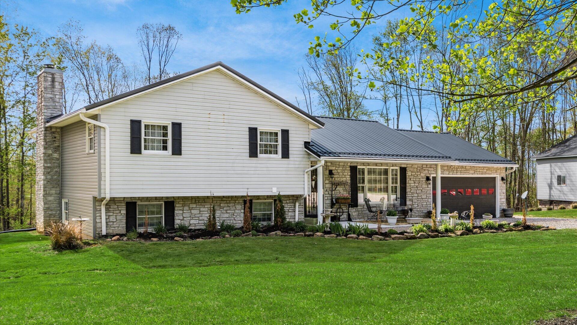 11585 Palmer Road Mount Perry, OH 43760 - Photo 3 of 33 04-11585 Palmer Rd089-2