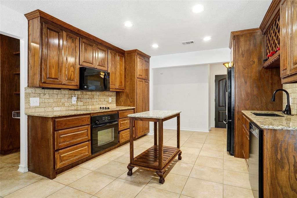 1319 Chestnut Road Mansfield, TX 76063 - Photo 9 of 25 Gallery Image 9