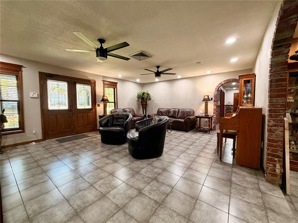 404 Ridgewood Avenue Dundee, FL 33838 - Photo 7 of 37