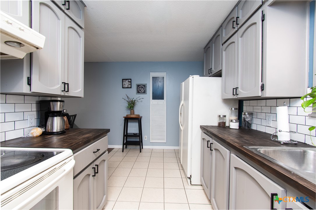 531 Santa Rosa Road Salado, TX 76571 - Photo 10 of 32 Kitchen