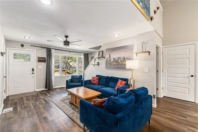 $299,500 | 917 East 77th Street, Kansas City, MO 64131