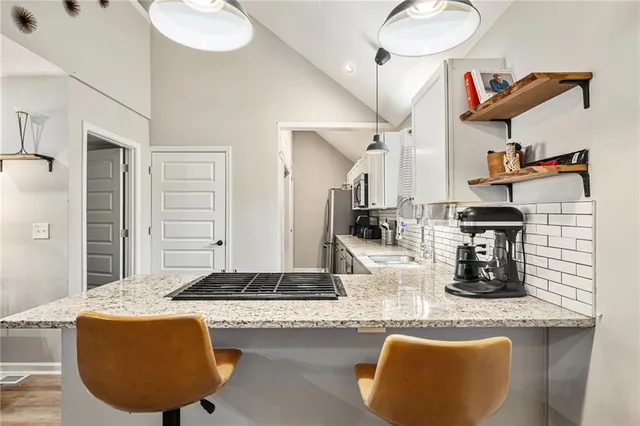 $299,500 | 917 East 77th Street, Kansas City, MO 64131