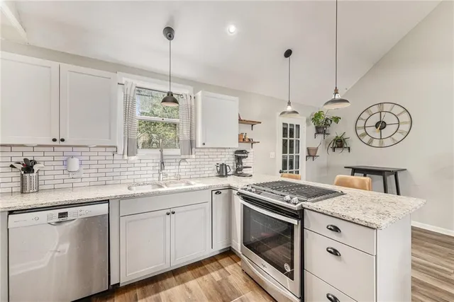 $299,500 | 917 East 77th Street, Kansas City, MO 64131