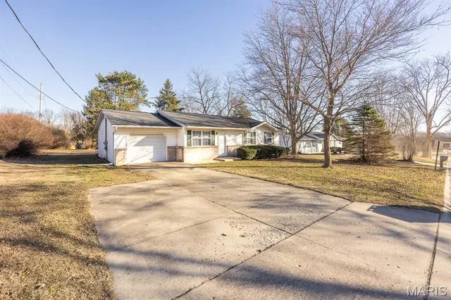 $200,000 | 106 Shiloh Heights Drive, Shiloh, IL 62269